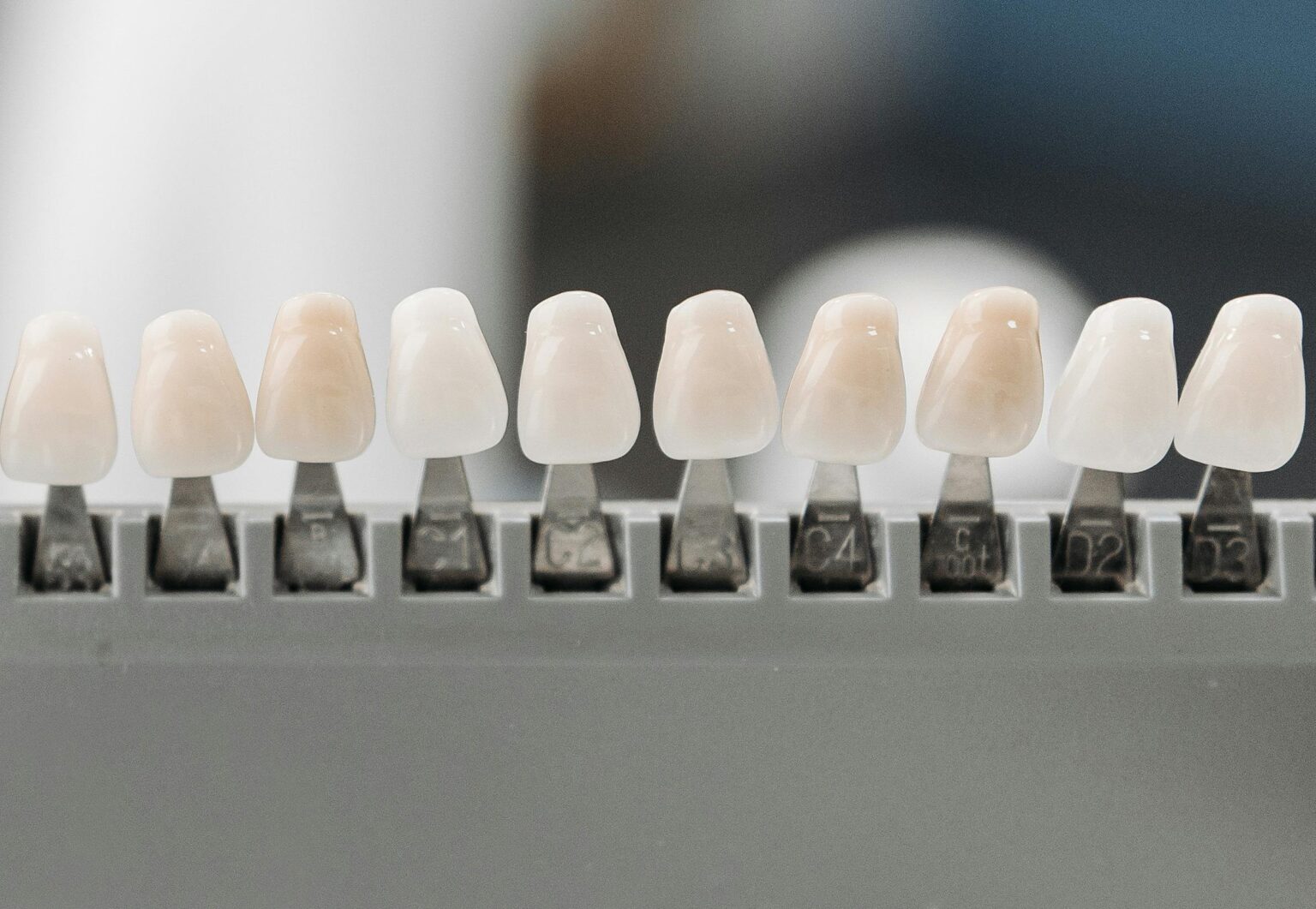 Types of Veneers will determine the cost of smile design in Colombia with Aleriom